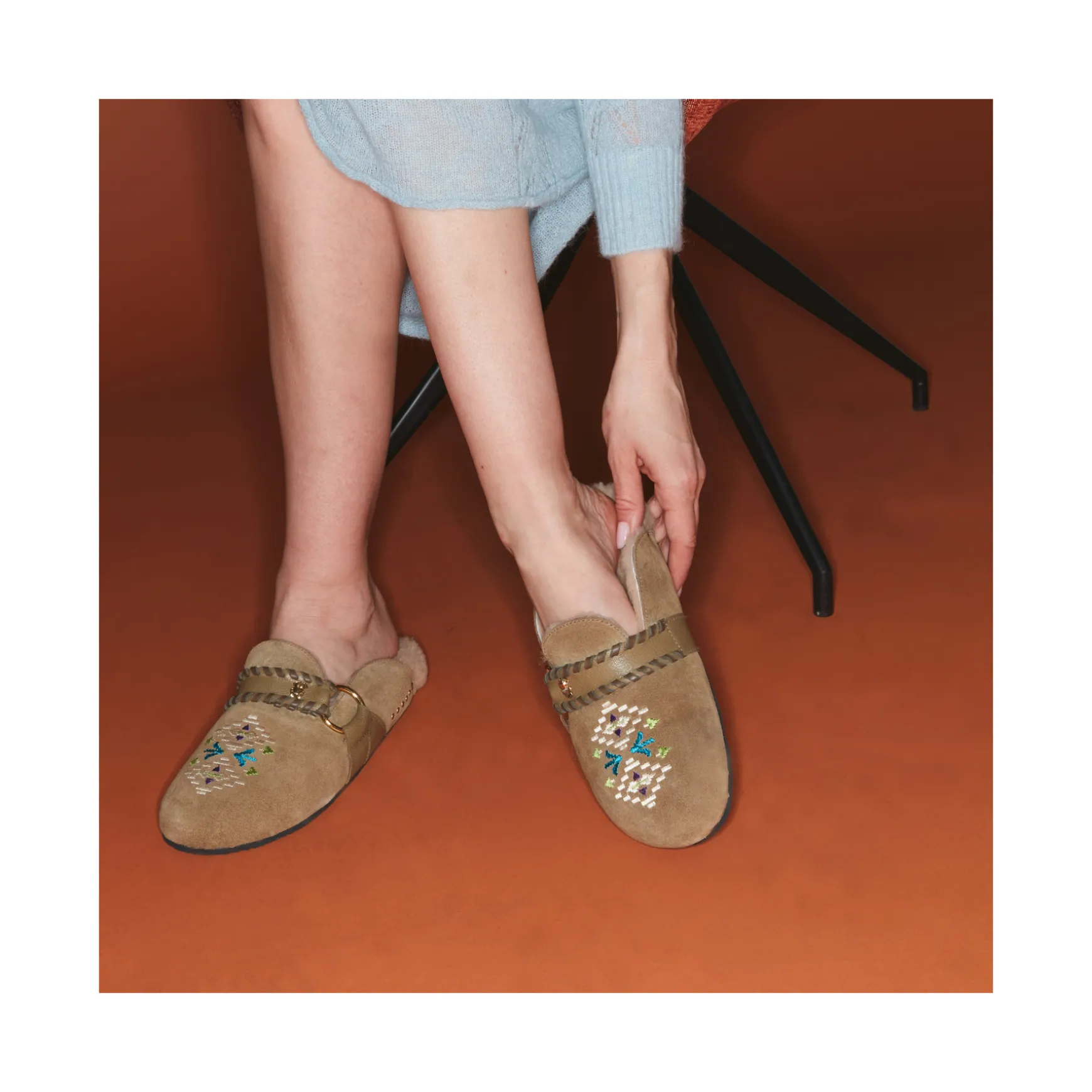 Outlet Claris Virot Mules Georgette Croûte Olive Brodée et Peau Lainée Crème